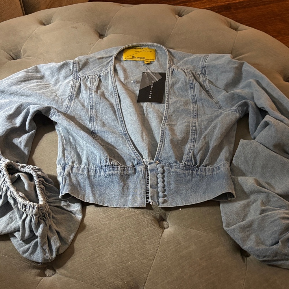Signature8 Denim puff sleeve shirt with Buttoned Front corset